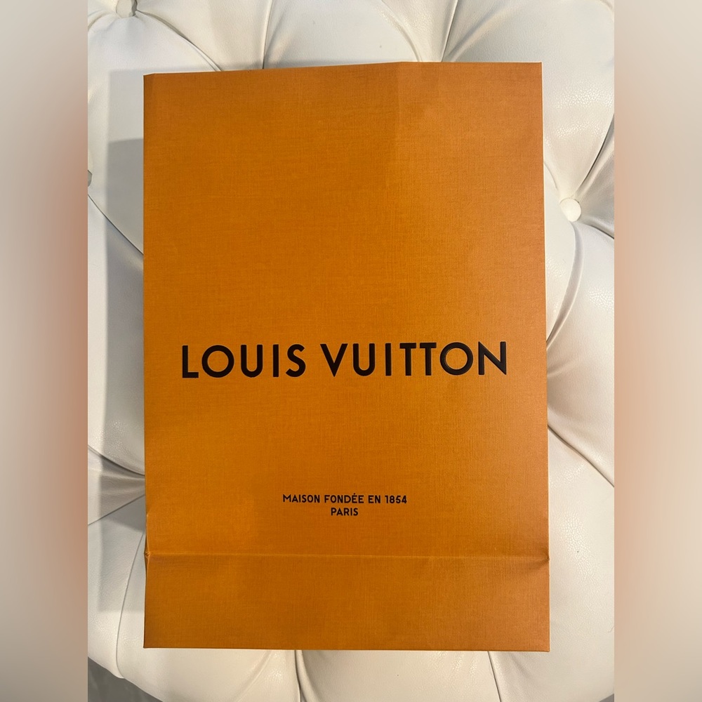 Louis Vuitton, paper bag
Original